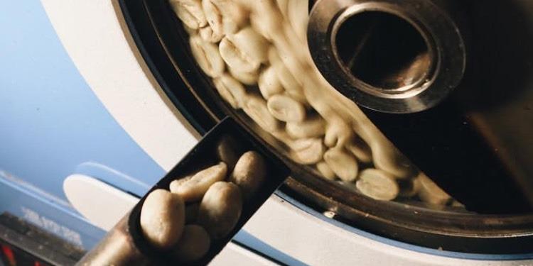 Fangyu C. 家妹自烘精選咖啡豆 ・ 中淺焙｜DM me if you're interested in trying my sister's own roasted coffee — lovingly crafted and full of personality!