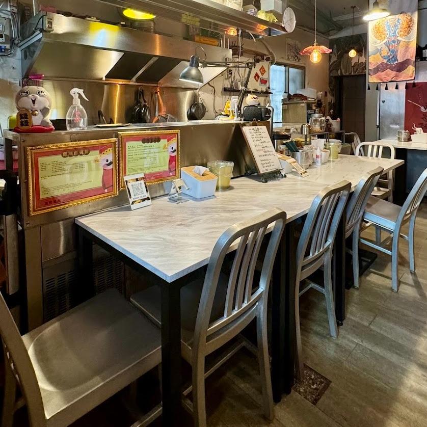 台南泰式定食 台南在地美味泰式定食 泰式打拋豬肉飯  泰式椒麻去骨雞腿飯 泰式綠咖喱 泰式雞腿肉飯 泰式海鮮炒泡麵